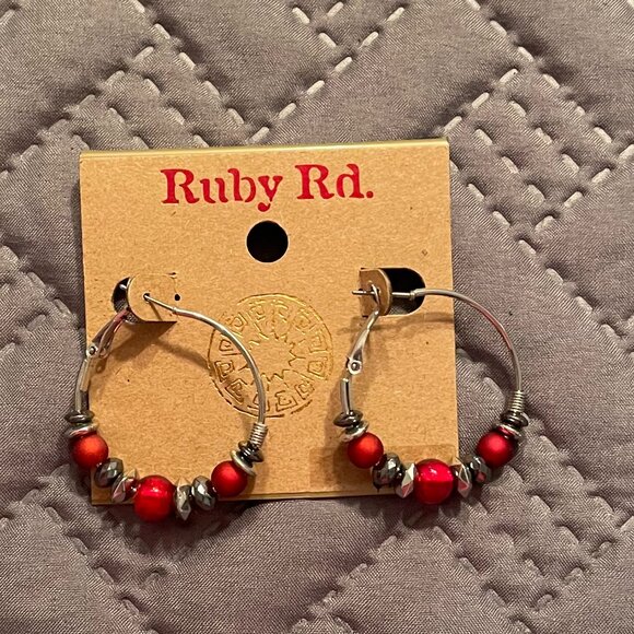 🤑🤑 ANY 3 FOR $10 ITEM -   Ruby Rd. SILVERTONE HOOPS WITH RED BEADS NWT - Picture 1 of 1